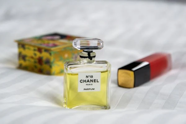 عطر شانل شماره 19